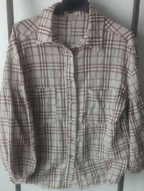 Gimmicks Relaxed Plaid Button-Up Top in Cream and Brown